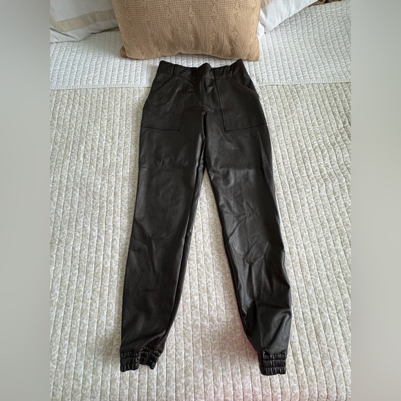 SPANX Luxe Faux Leather Jogger Pant | Black | Size Medium - Picture 4 of 16